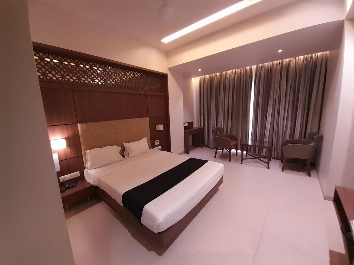 Hotel Mathoshree Thane Ngoại thất bức ảnh