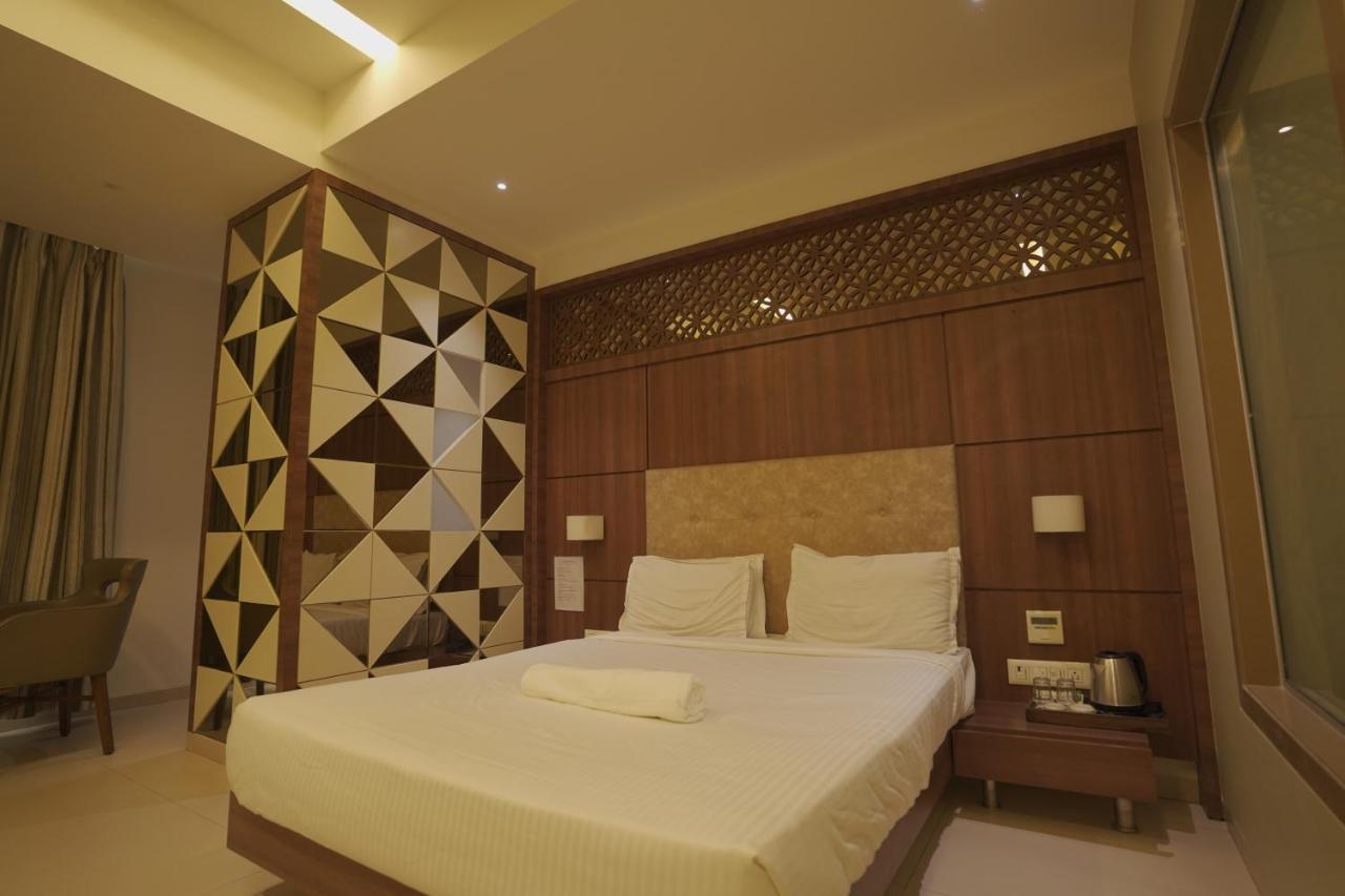 Hotel Mathoshree Thane Ngoại thất bức ảnh