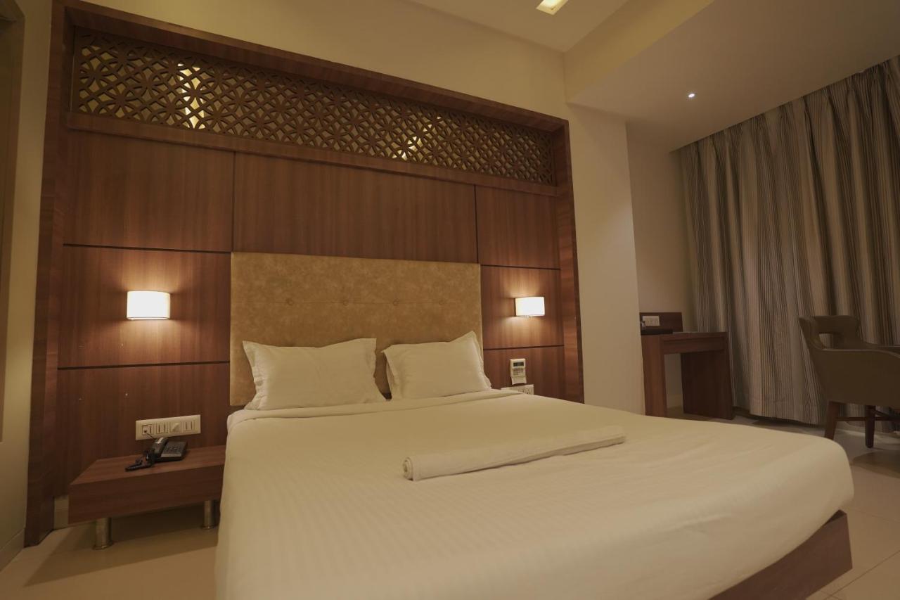 Hotel Mathoshree Thane Ngoại thất bức ảnh