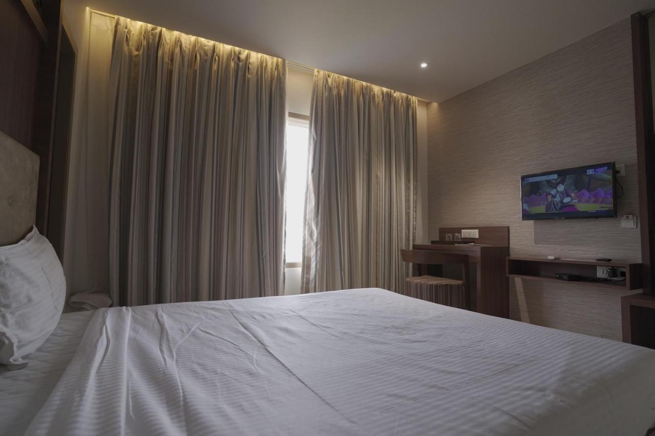 Hotel Mathoshree Thane Ngoại thất bức ảnh