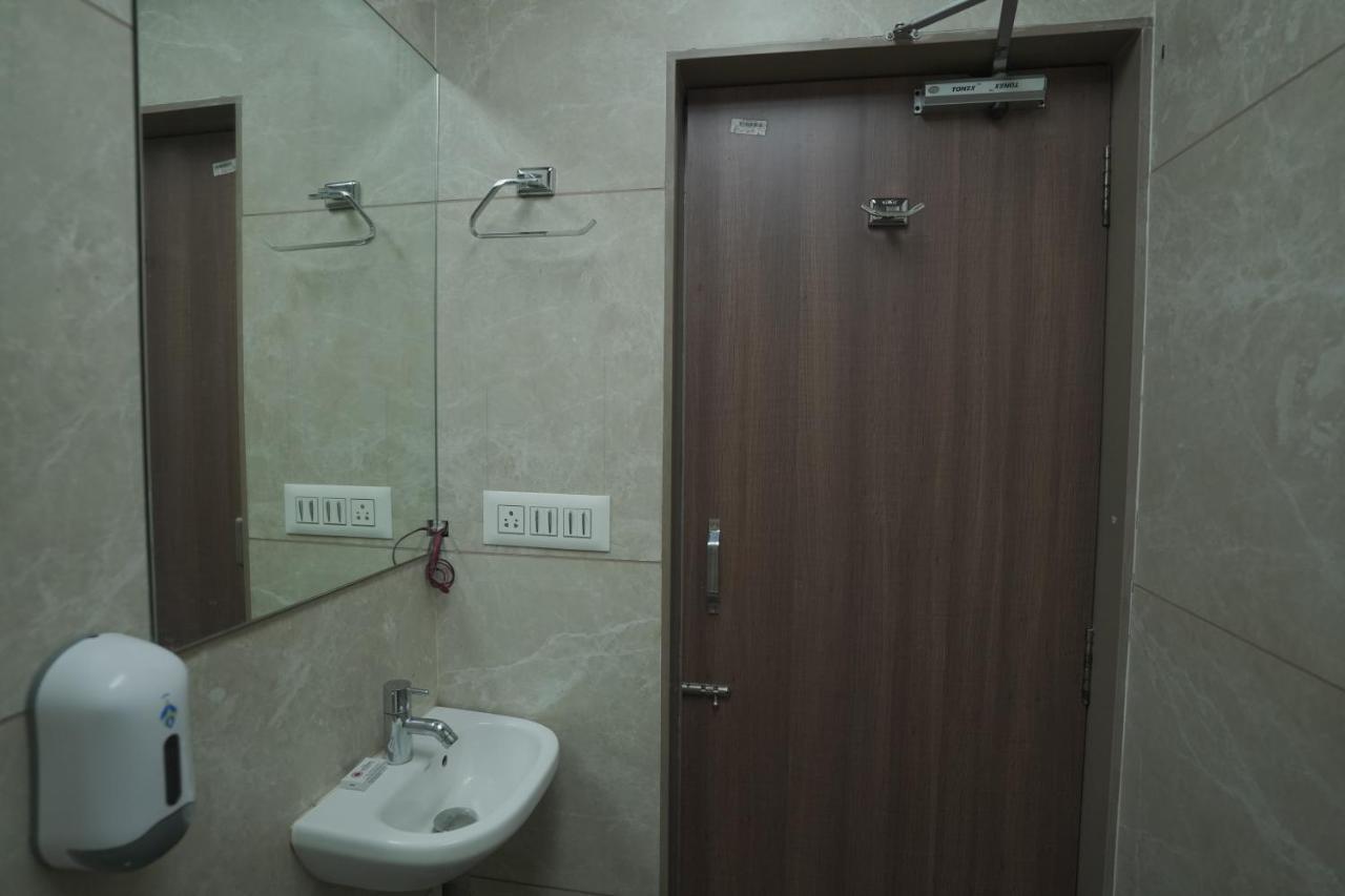 Hotel Mathoshree Thane Ngoại thất bức ảnh